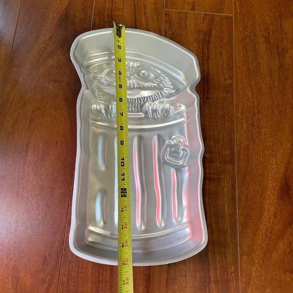 NWOT Wilton The Muppets Oscar the Grouch Cake Pan Mold - Picture 4 of 6